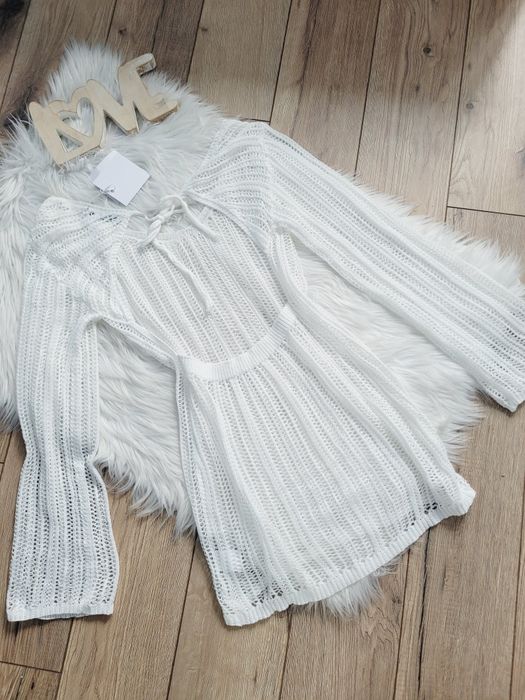 Biała narzutka na strój kąpielowy