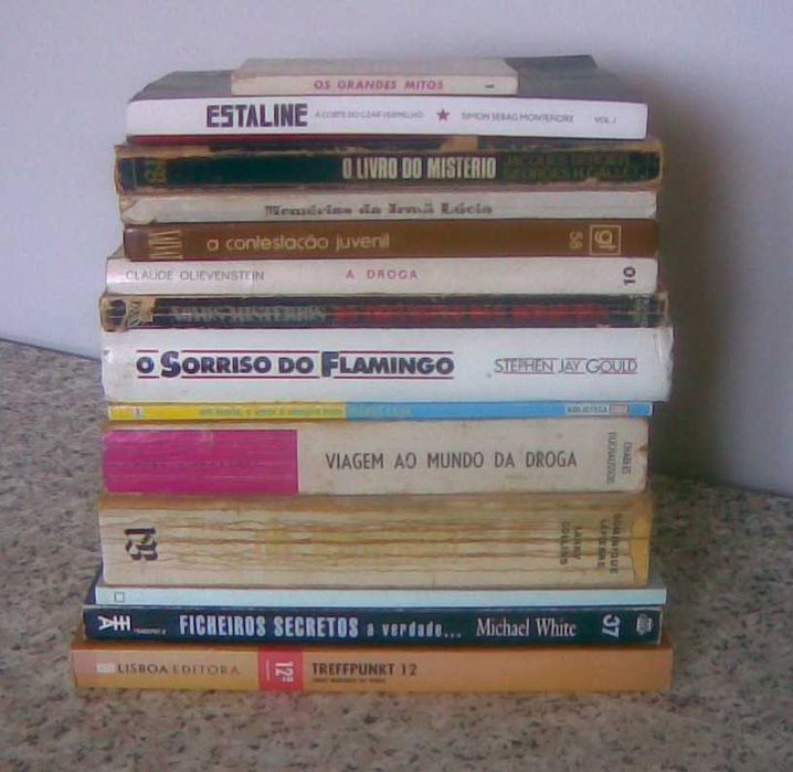 Lote com 54 livros - para desocupar - venda individual