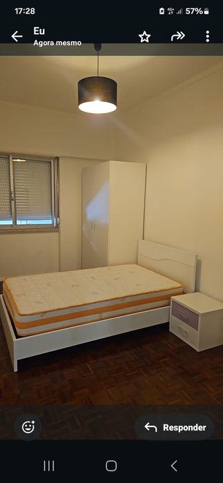 Alugo quarto com cama .roupeiro televisao