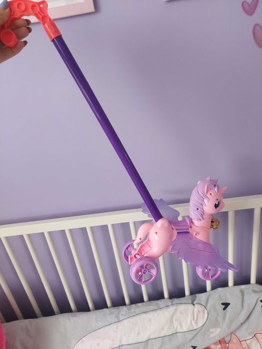 Pchacz piekna zabawka nauka chodzenia