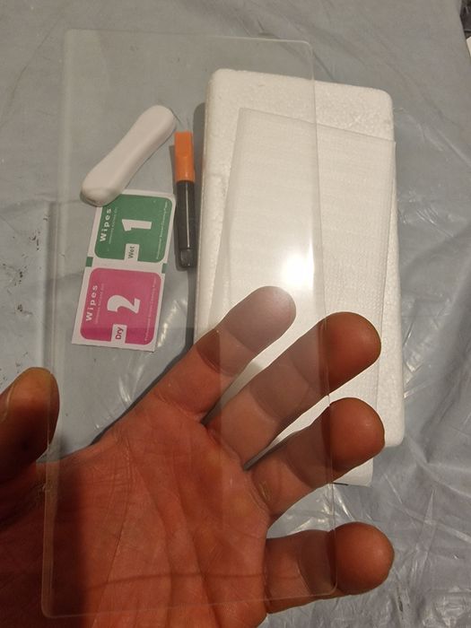 Захисне скло з клеєм і лампою до Samsung s23 ultra.