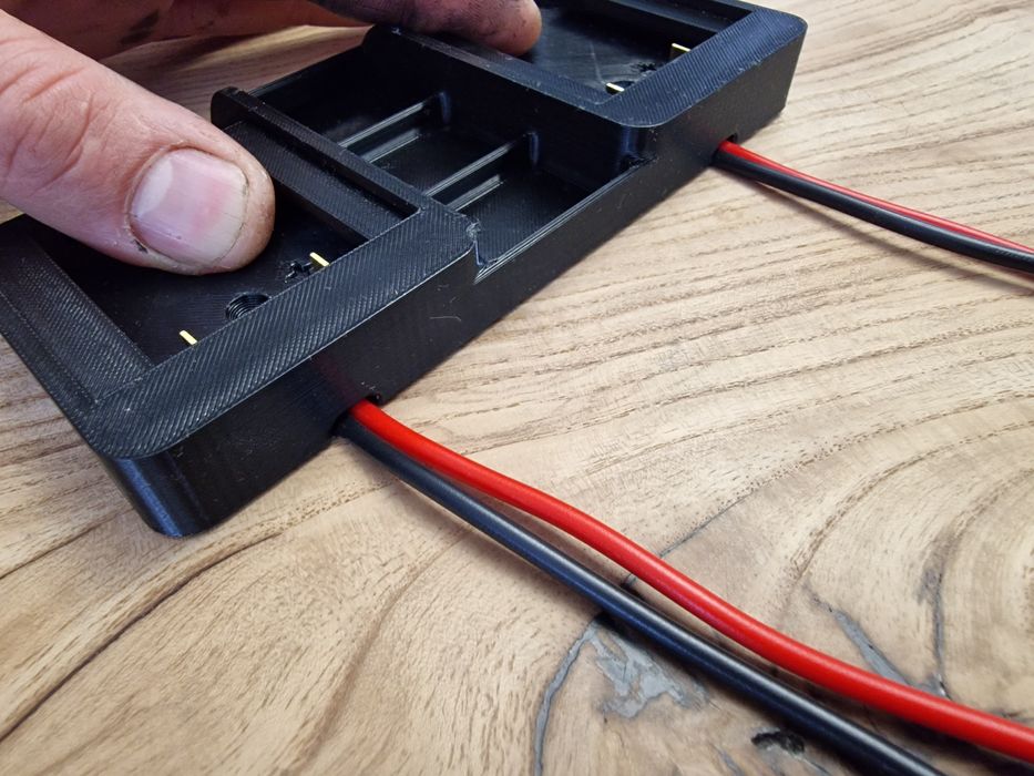 Adapter Dewalt na dwa akumulatory