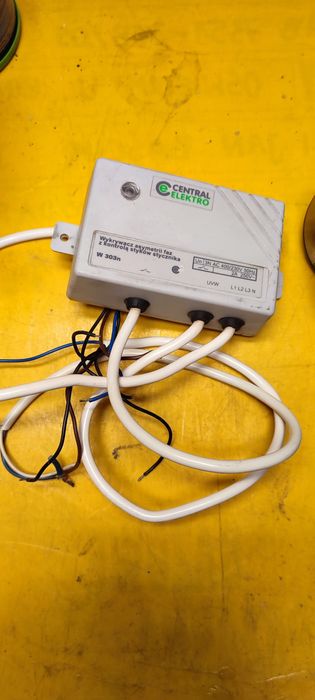 Wykrywacz asymetrii faz z kontrolą styków stycznika