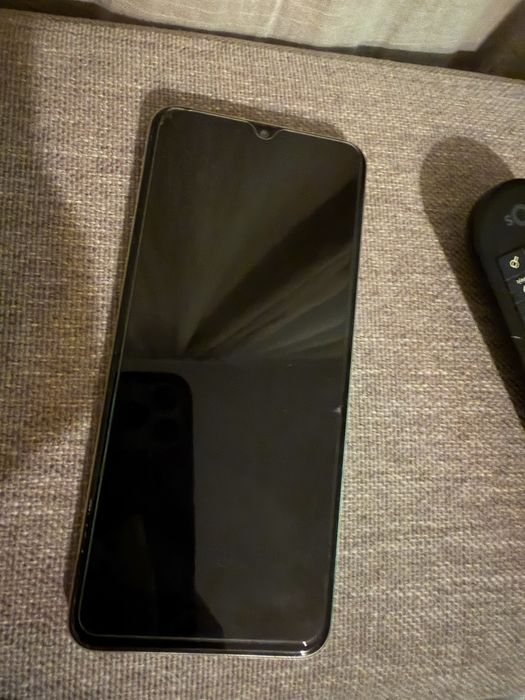 Oppo A18.
