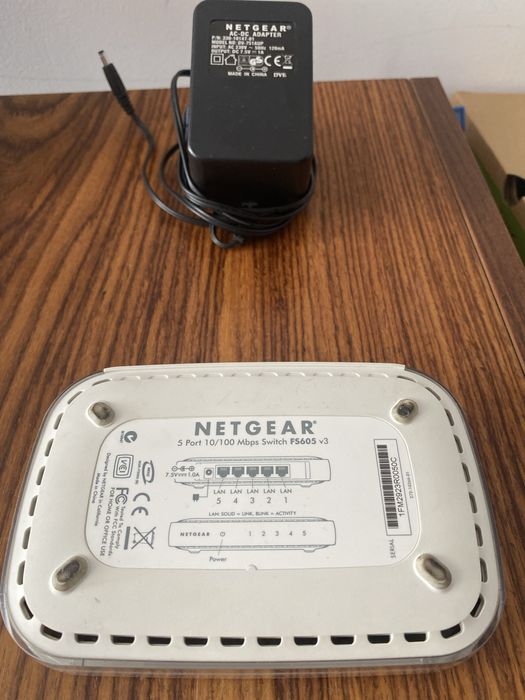 Switch NETGEAR FS605 v3 5 Port 10/100 Mbps + zasilacz