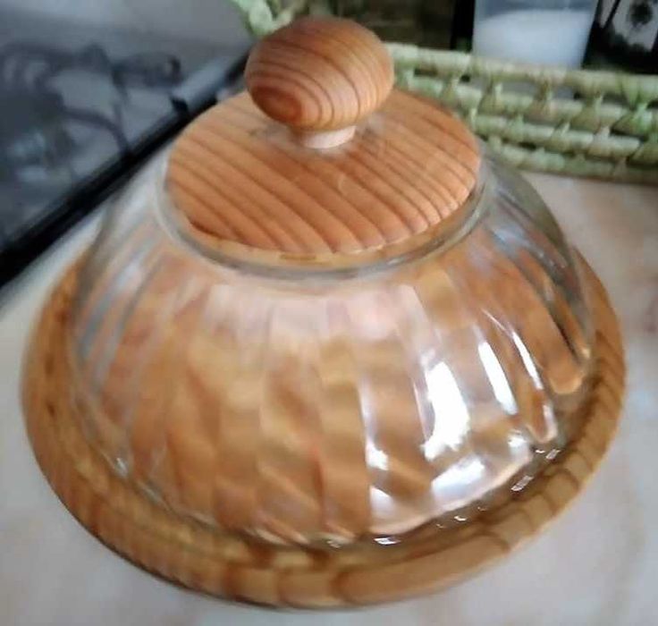 Queijeira em madeira e vidro