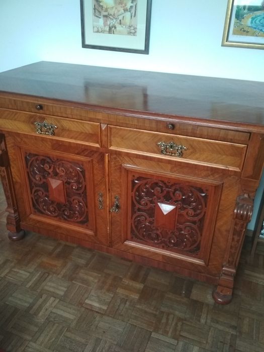 Zabytkowa komoda z wysuwanym blatem