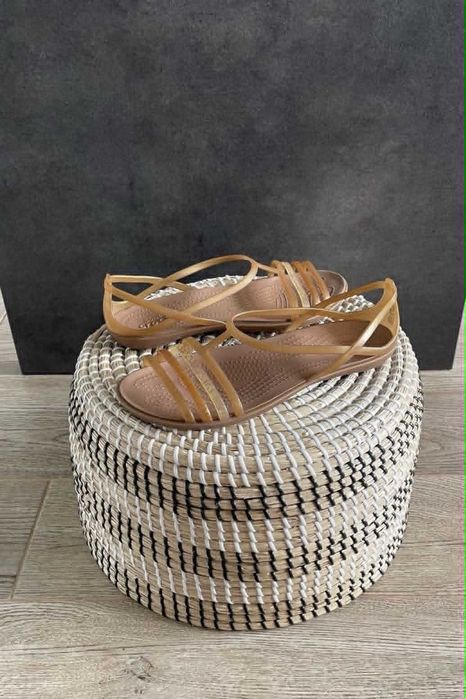 Crocs sandały Isabella Sandal Bronze W9 39/40