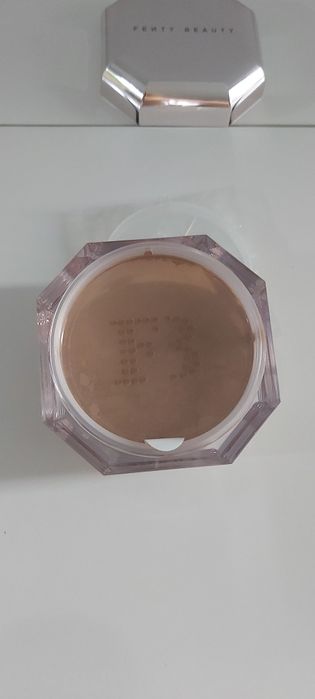 Fenty Beauty puder sypki nutmeg