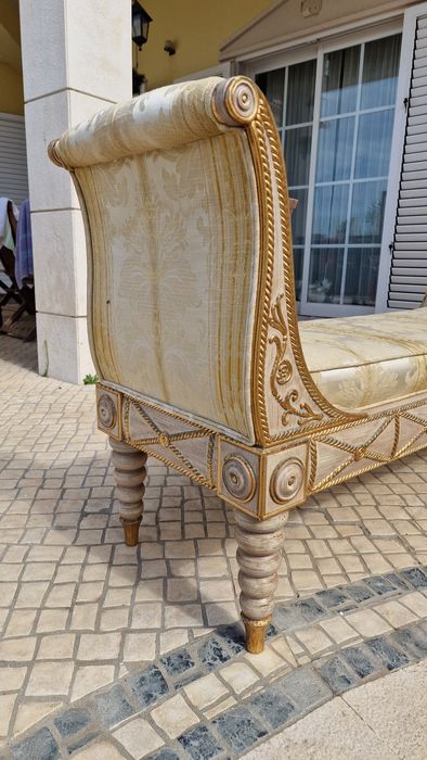 Canapé estilo Louis XVI.
