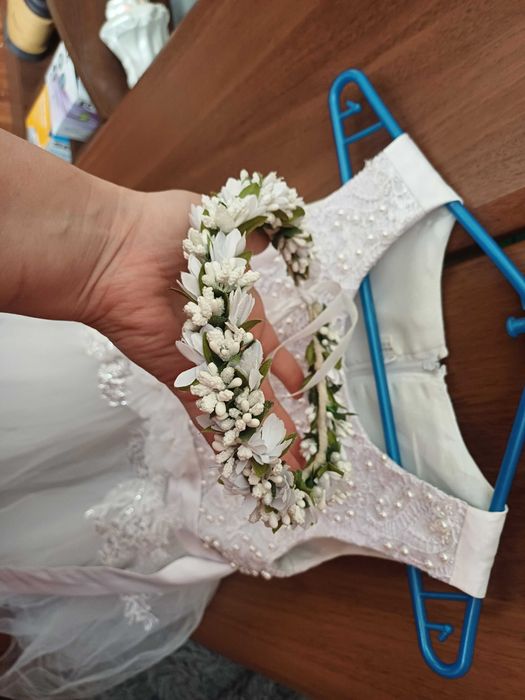 Плаття біле для дівчинки.