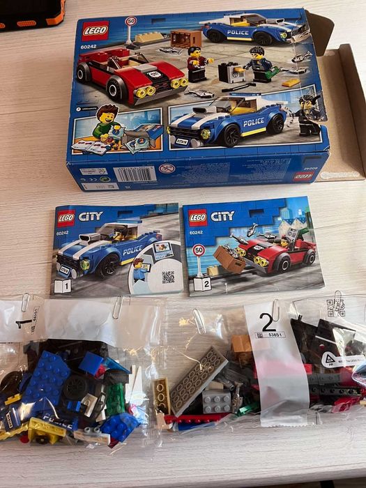 Конструктор LEGO City Police Поліцейський арешт на автостраді 185 деталей (60242)