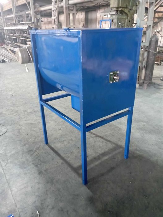 Змішувач кормів, сумішей,кормозмішувач горизонтальний