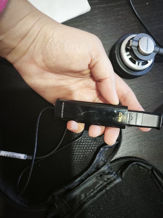 Plantronics headset ideal for work.455100927397089282