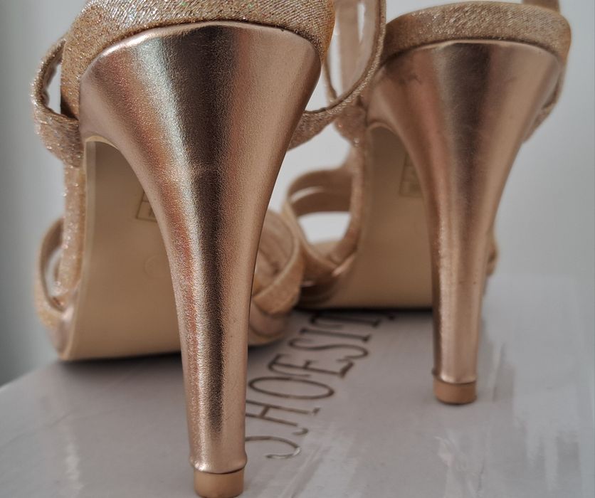 Sandały na obcasie, różowe złoto 36