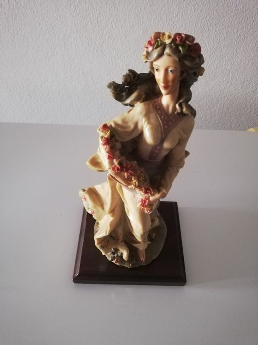 Escultura Feminina