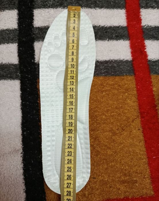 Продам чоловічі кросівки