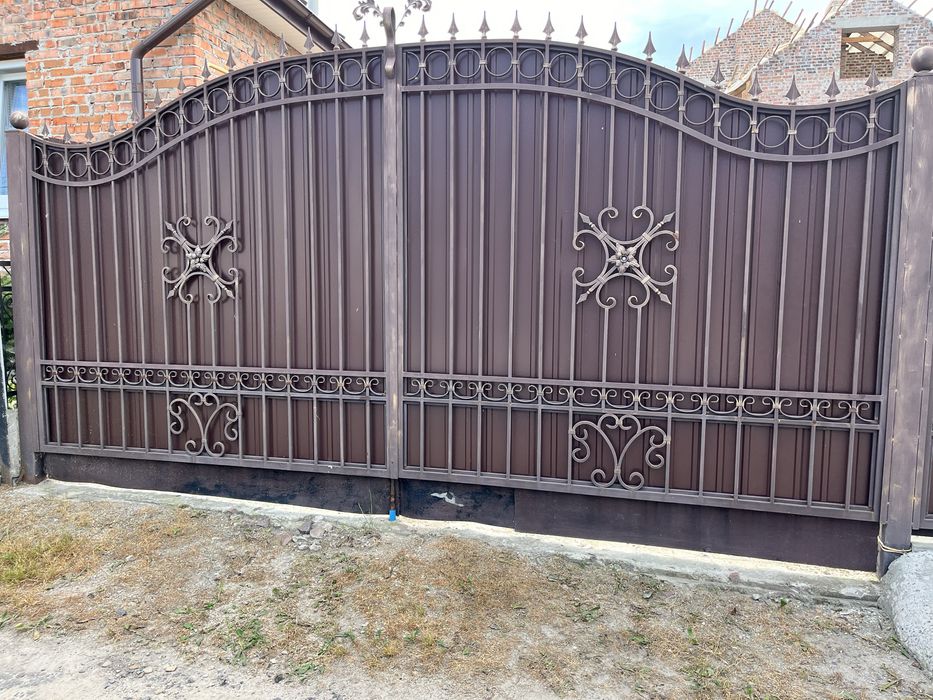 Брама і фіртка.