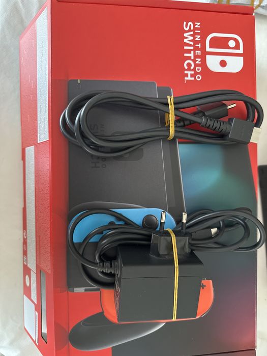 Nintendo Switch + 8 jogos