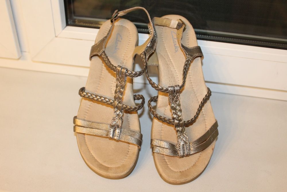 nowe skórzane sandałki Clarks rozmiar 40/41 uk7 sandały