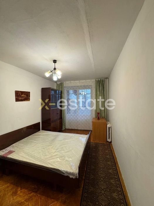 Продаж 4-кімнатної квартири в цегляній чешці в безпечному районі.