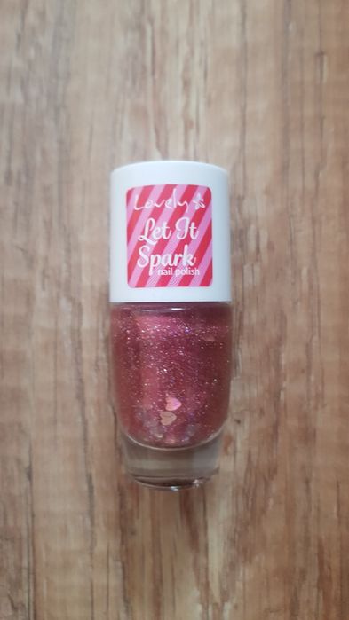 Lovely brokatowy lakier do paznokci serca Let it spark