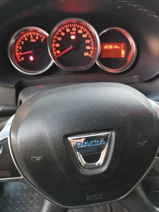 Carrinha Dacia, em muito bom estado de conservação. Económica e pronta para fazer muitos kilómetros, sem problemas.