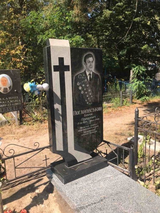 Пам'ятники з граніту