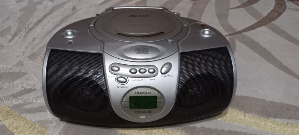*Minowa *Boombox *radio*