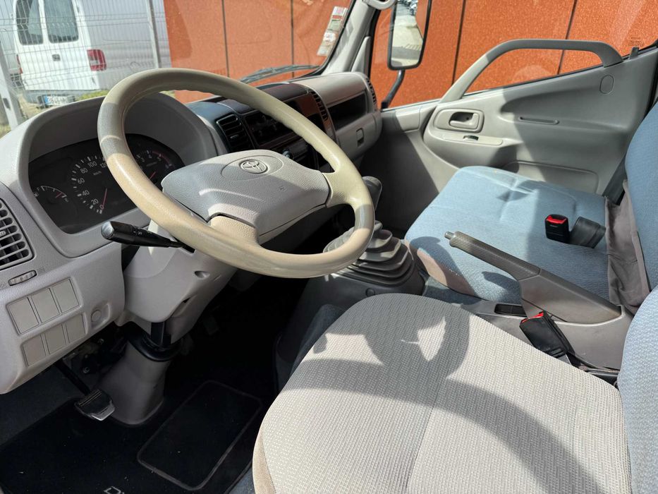 Carrinha toyota dyna tribasculante