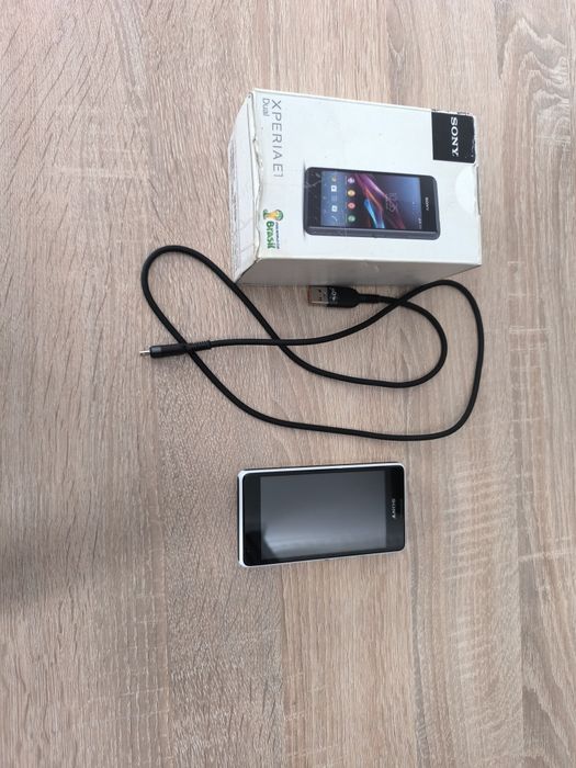 Смартфон Sony Xperia E1 Dual