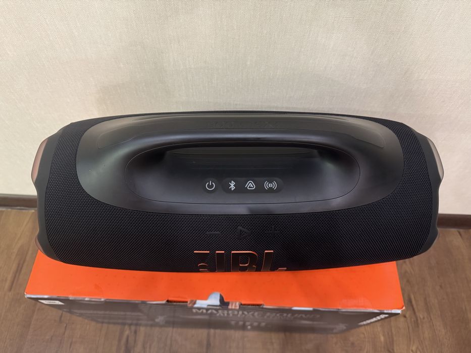 JBL Boombox 4.