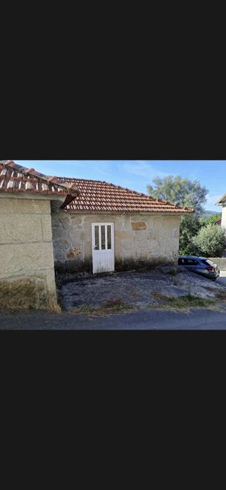Casa junto à barragem de Daivões