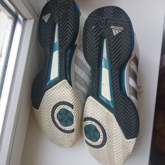 Белые кроссовки Adidas