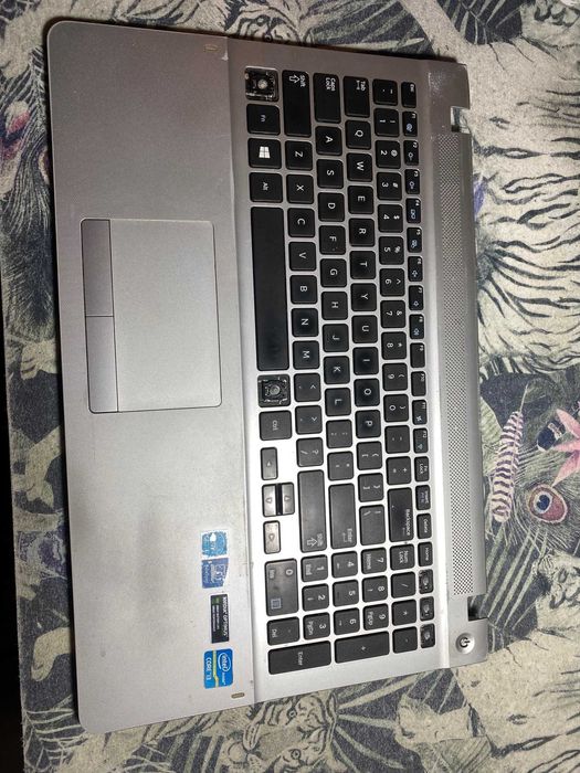 Palmrest NP450R5E z klawiaturą
