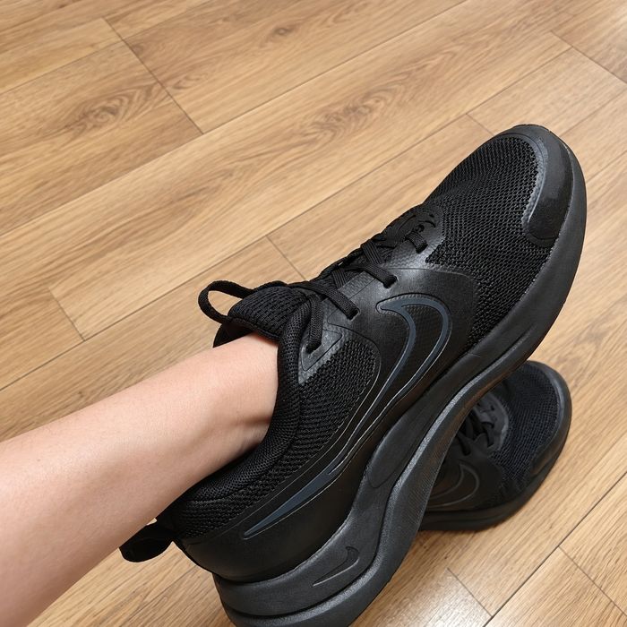 Кросівки Nike бігові  чорні на хлопчика розмір 35,5