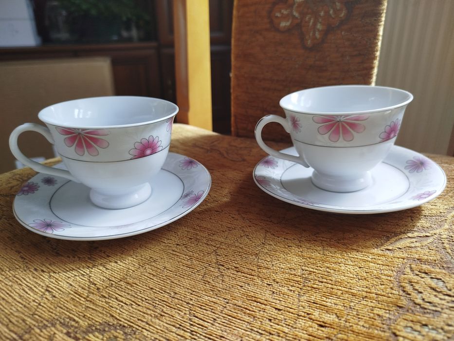Zestaw filiżanek 12 szt porcelana