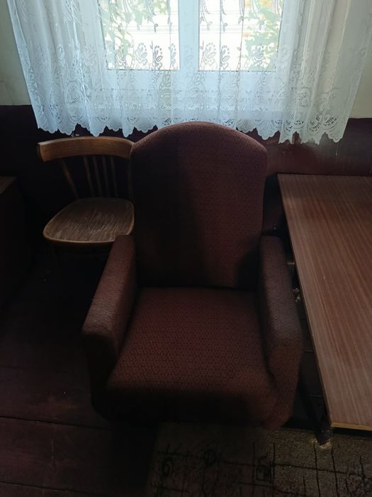 Stare meble i piec kaflowy
