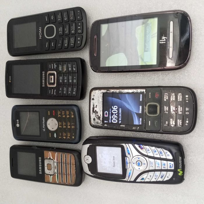 Одним лотом= 570 грн!. Кнопочные телефоны.