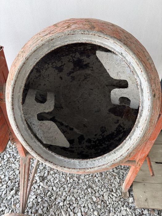 Betoniarka 140 litrów metalowy wieniec