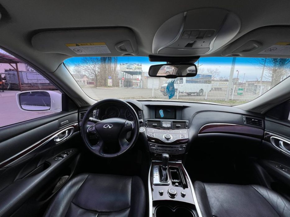 Infiniti M37 2010