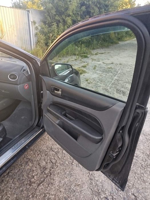 Продам Форд фокус 2 2.0дизель 2005года 
Есть ньюансы по кузову (дырка