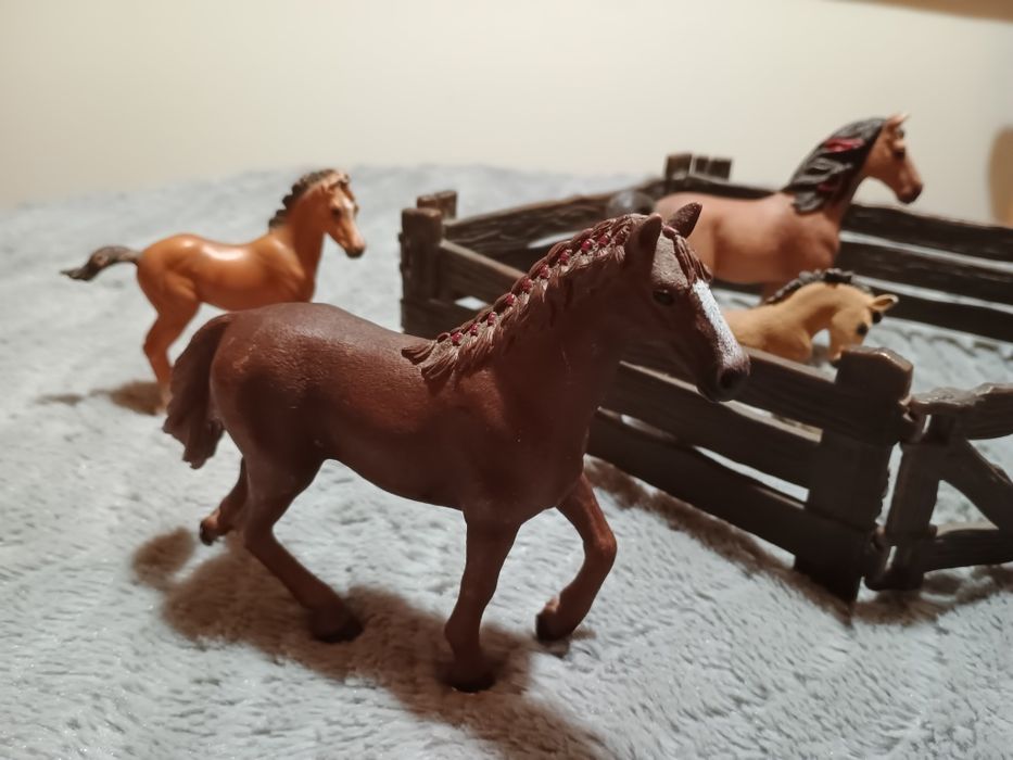 Zestaw schleich i collecta plus ogrodzenie