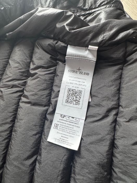 Продаю жилетку ( на пуху ) Stone Island  Оригинал