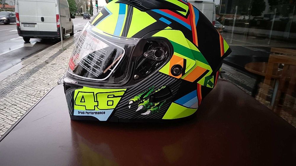 Capacete Modular Réplica do Rossi novo