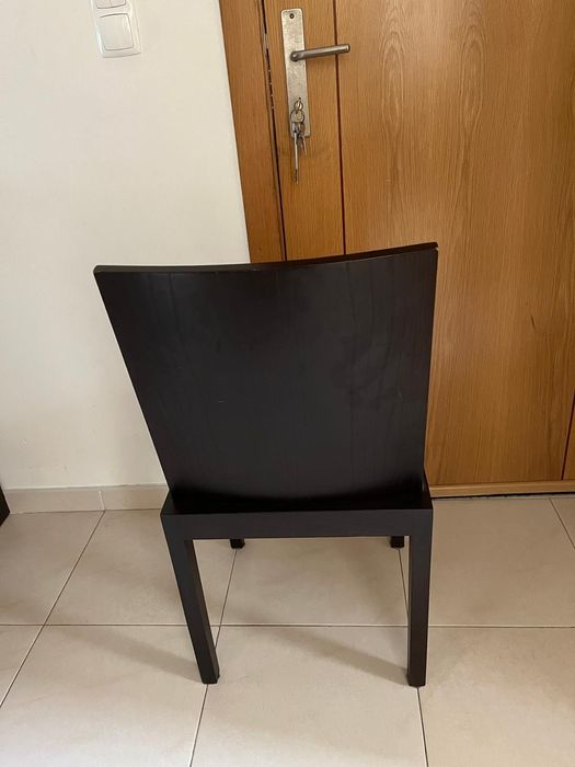 Vendo 4 cadeiras madeira maciça