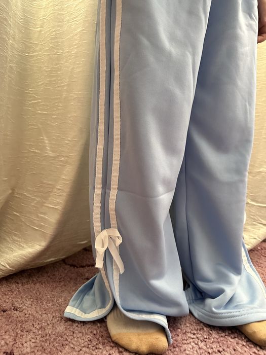 Продам красивый костюм на девочку