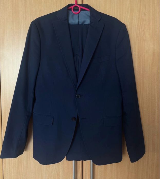 Granatowy męski garnitur Zara 50