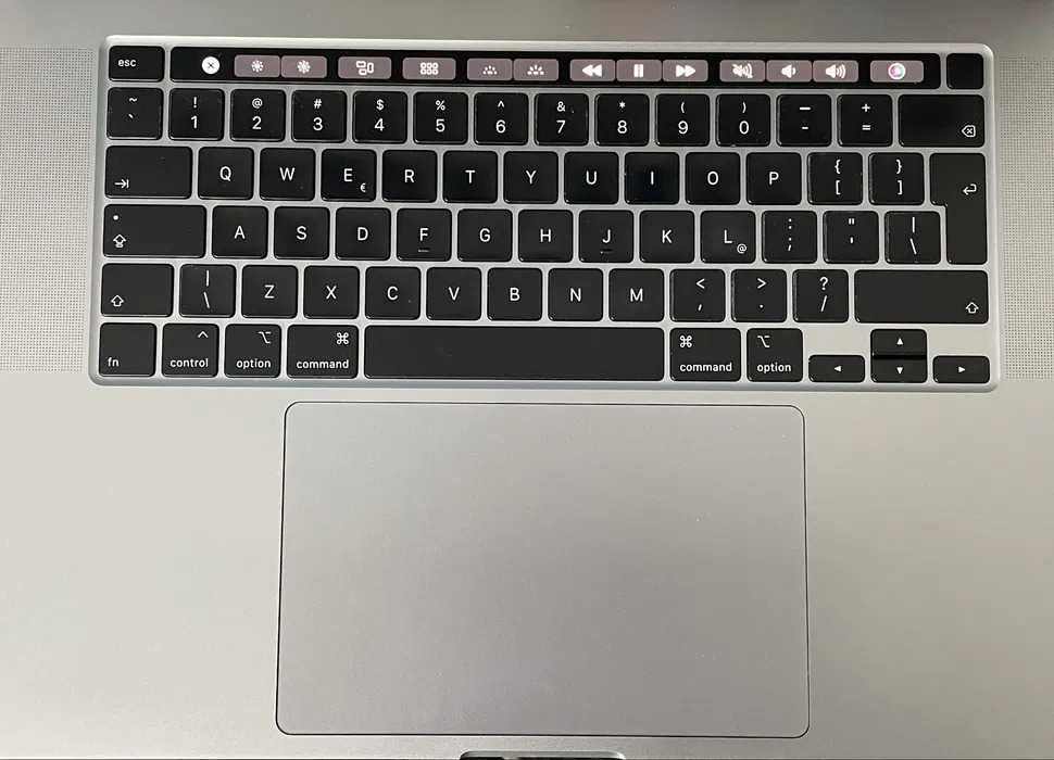 Apple MacBook Pro 16” MacOS Tahoe 16GB 512GB SSD Touch Bar/ID Grafika Radeon 4GB