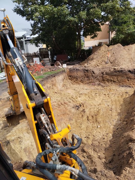 Usługi Koparko-Ładowarką JCB, koparką obrotową, kucie młotem 3CX